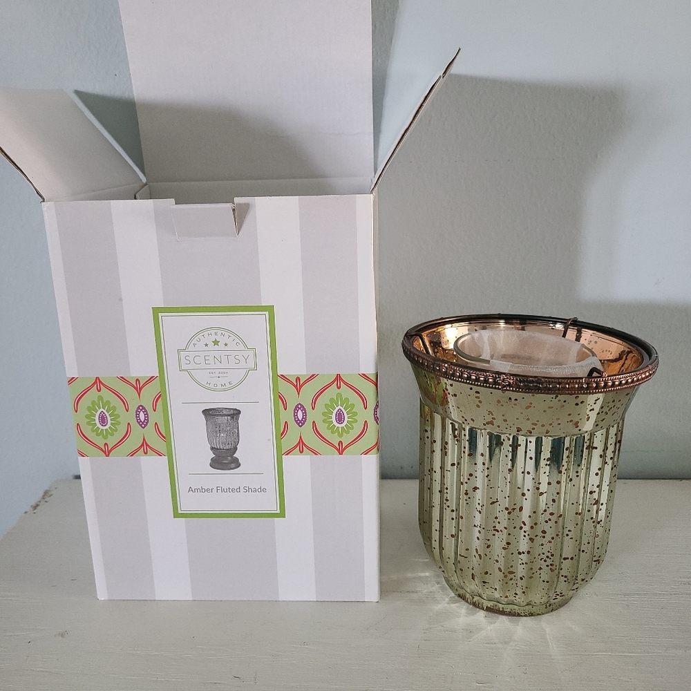 Scentsy Amber Fluted Shade DISCONTINUED